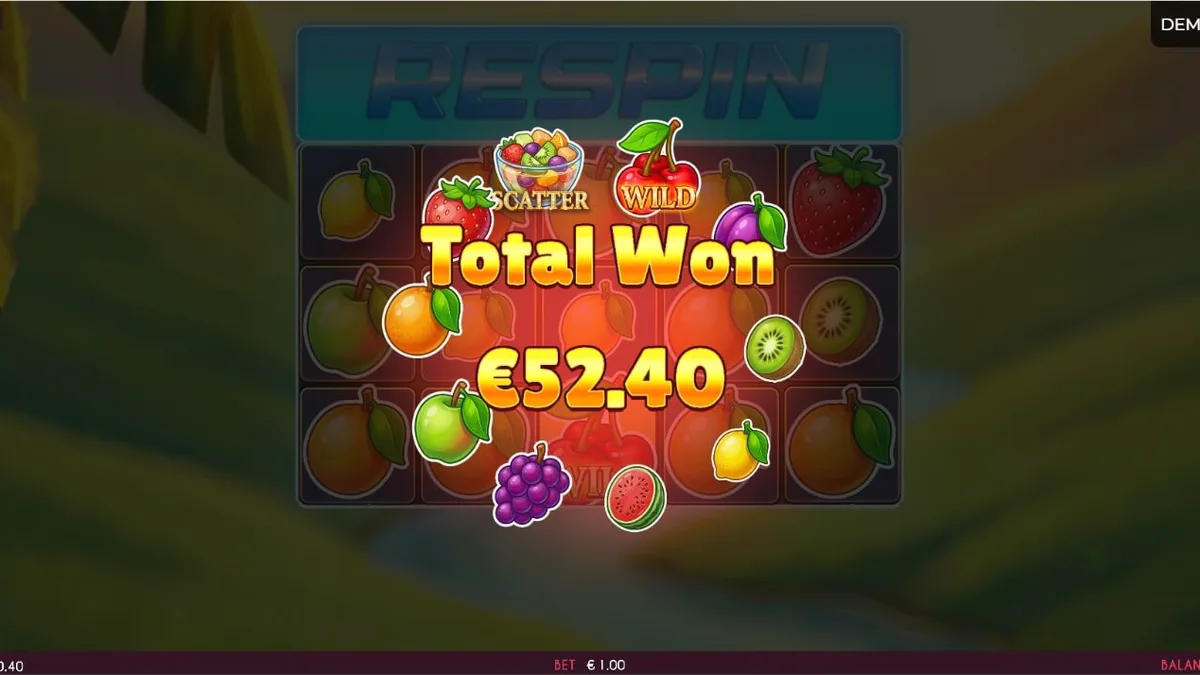 Tampilan visual cerah dan penuh warna dari slot Fruits Madness yang menampilkan simbol buah-buahan segar.